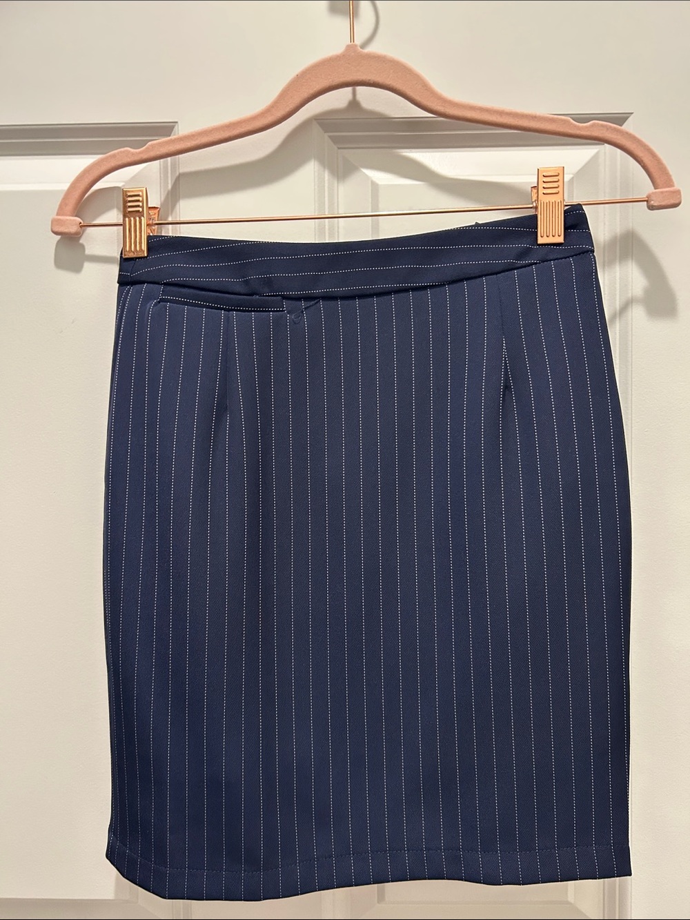 Nice Fashion Sleeveless Navy Pinstripe Double-Breasted Peplum Vest/Skirt Suit - Picture 6 of 13